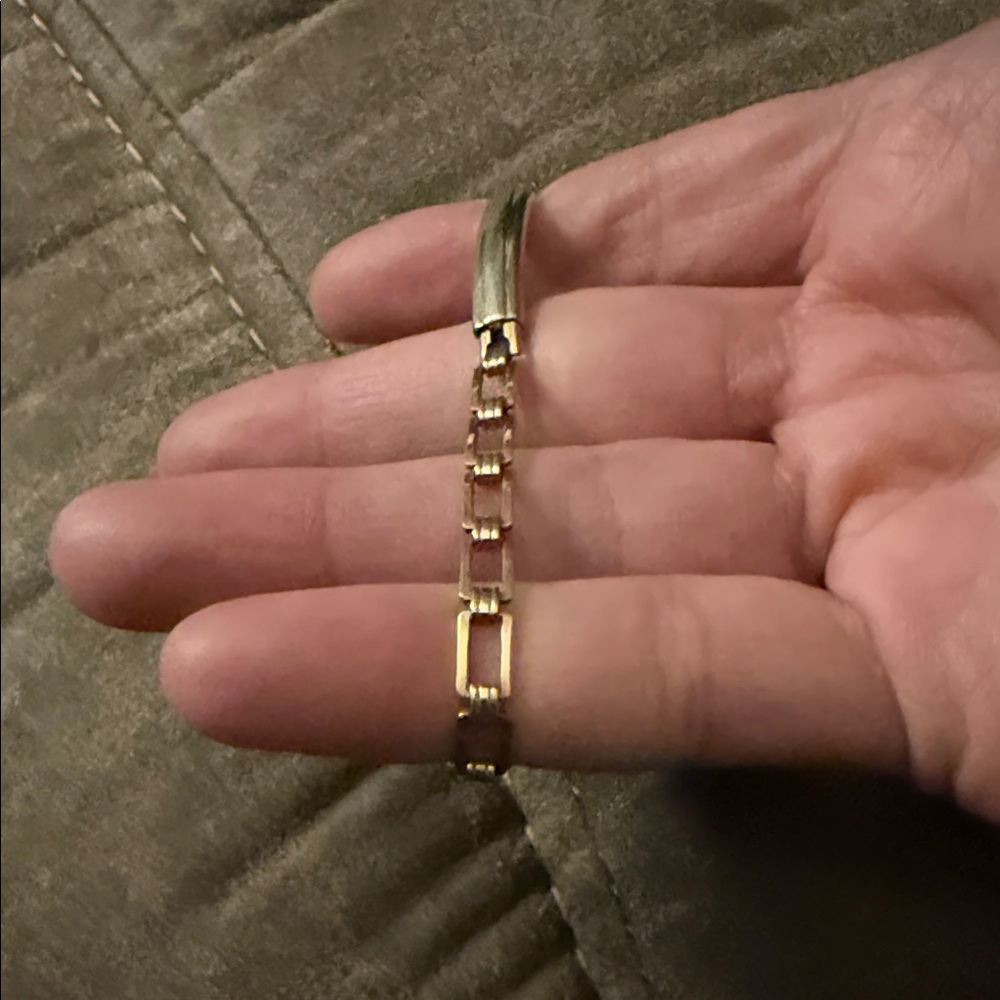 Gold-Tone Women’s Vintage 1920s Bracelet Watch - Elegant Gold Design - Picture 4 of 8